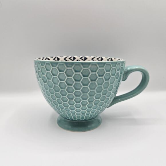 Signature Housewares Footed Ceramic Mug Mint Green Honeycomb Embossed - Picture 1 of 6